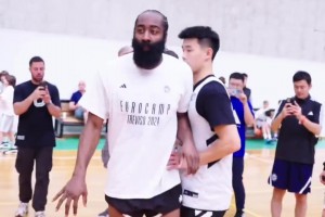 大师课！哈登此前教林葳等如何正确地进行挡拆进攻~