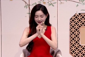 预言家！赵继伟高难度三分命中后，美女主播金佳悦在直播间真实反应！